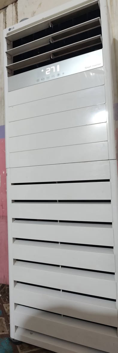 مندوبه اغراض شعندك للبيع دزلي ابيعه الك بعموله بصيطه 
غرفه جديده وسبلت 3طن انفيرتر وكاونتر مرمر 4متار ونص لارضي ومعلق نفس القياس ارتفاع المعلق ااكثر من متر  الشراي يتصل عل رقم ***********

