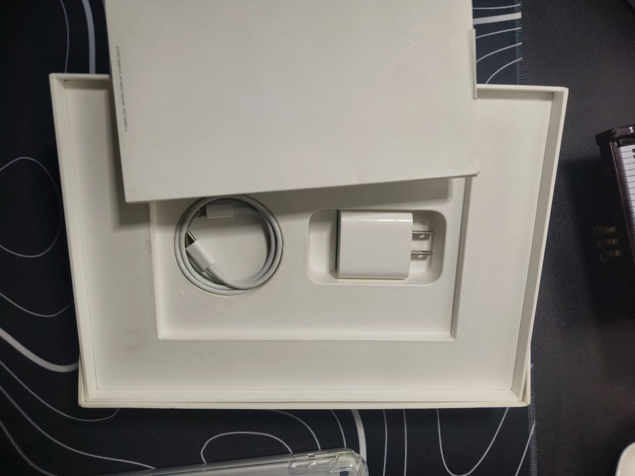 ايباد 9 مستعمل
ذاكره 64
كارتونه كامل ملحقات
ما مبدل بي شي 
گفر شفاف وياه
السعر 230الف
تواصل واتساب *********** + يوجد توصيل محافضات
