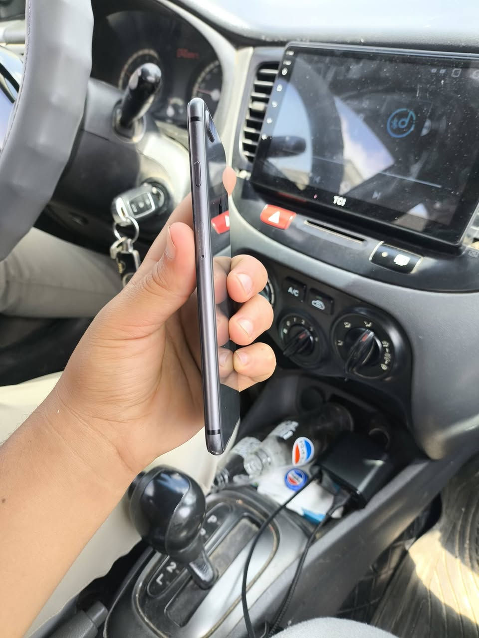 📱 iPhone 8 Plus - 64GB
💰 السعر: 80 ألف 

🔋 البطارية: 67% (بلادي)
🎨 اللون: أسود
✨ النظافة: فول

✅ الكامرات شغالة وتصويرها حيل حلو
✅ الصوت واضح ونقي
✅ الهزازات شغالة طبيعي
✅سيم واكف
 الوايفاي والشبكات شغالة طبيعي
✅ البصمة شغالة
✅ الدكمة شغالة
✅ الشاشة مستبدلة (أصلي)

📍 الموقع: موصل - الأيسر

📞 للتواصل:
***********
خاص أو اتصال مباشر
