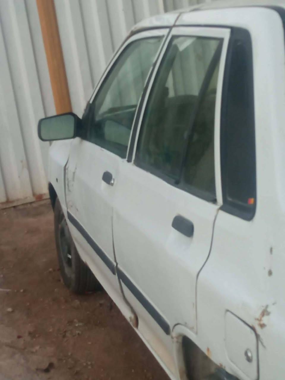 السلام عليكم سيارة سايبه للبيع مديل 2010 السياره عوزه جامه والرنكات عاطلات لان جانت متروكه السعر 23 وبيها مجال  الاتصال على الرقم *********** مكاني النجف المناذرة
