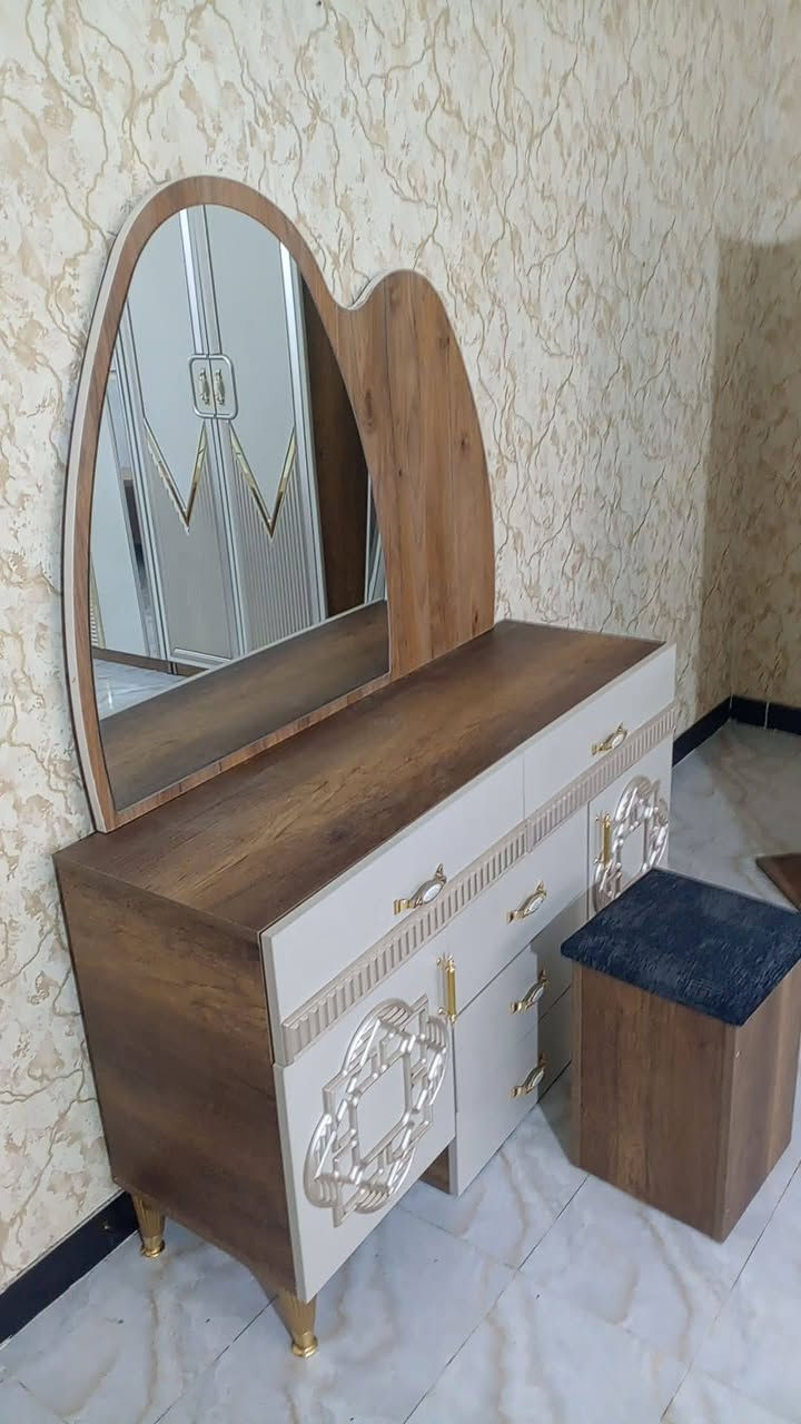 غرفه للبيع تركيه كبير  درجه اولى 10قطع نضيفه السعر مليون 600 وبيه مجال الاستفسار الاتصال على الرقم ***********

