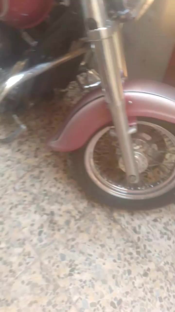 السلام عليكم دراجه هاردي 600 كاوسكي شادو امريكي دراجه متروكه خمس سنوات بالكراده اخذا اريد ابيعها دراجه سعرها 15 ورقه وبيها مجال صاحبها ماخذها ب 30 عنوان شعب حي البساتين ***********
