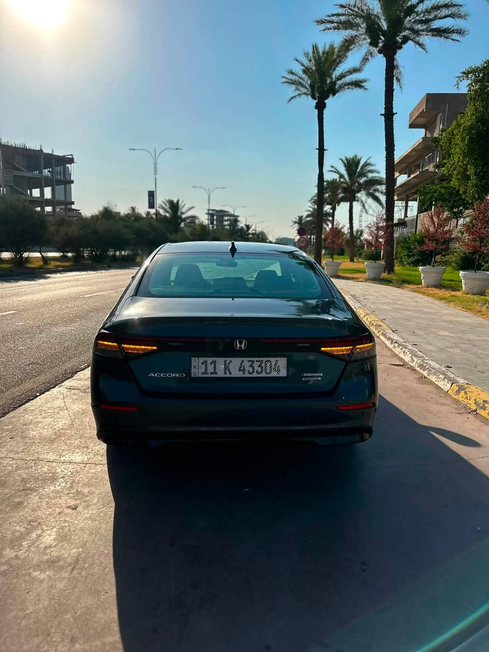 🚗 للبيع: هوندا أكورد 2024 هايبرد (Touring)
ملاحظه السياره بدون ايرباك 

قطعه وحده صبغ قبق الجنطه فقط 

وعندك البنيد بارد وجاملخ خلفي عل كد اربع اصابع بارد 

سيارة نظيفة جداً بحالة الوكالة، استخدام خفيف

📌 المواصفات:

• محرك هايبرد اقتصادي (بنزين + كهرباء)

• شاشة كبيرة + نظام ملاحة

• Apple CarPlay + Android Auto

• بصمة تشغيل + دخول ذكي

• نظام صوتي Bose

• مقاعد جلد (تبريد + تدفئة)

• كاميرات + حساسات

• مثبت سرعة + أنظمة أمان كاملة

📊 التفاصيل:

• الموديل: 2024

• اللون: فيراني لون مميز 

• ماشيه 29 الف مايل 

• الحالة: ممتازة / فحص كامل

💰 السعر: 213 $  

📍 الموقع: كراده شارع العطار 

📞للتواصل ***********

📍 السيارة جاهزة للمعاينة
