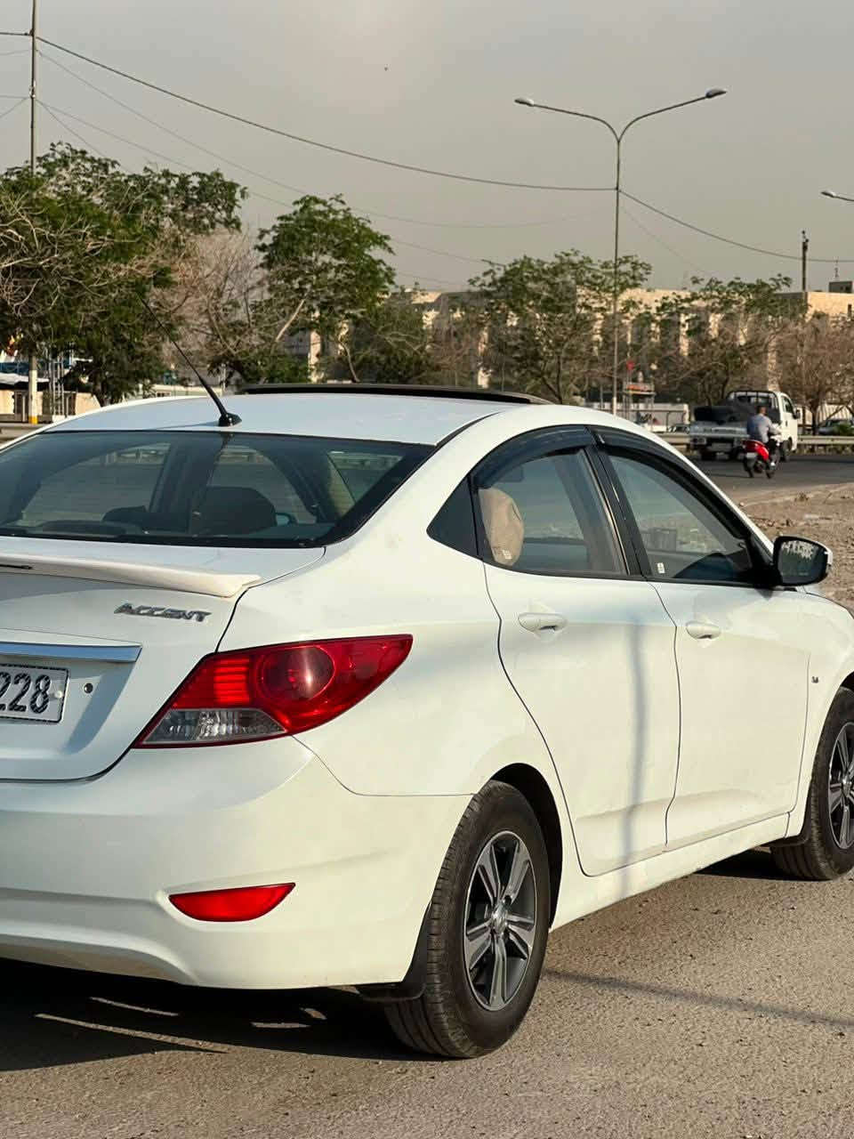 السلام عليكم 

اكسنت 12 اعلى فئة 1600 خليجي فول مكفولة رقم بغداد دولي بيها رش قطعة وربع ورش براس القمارة اثر رصعة كله بدون ضرر سونار موجود السعر 100 بيها مجال 

العنوان العلم او تكريت 

***********
