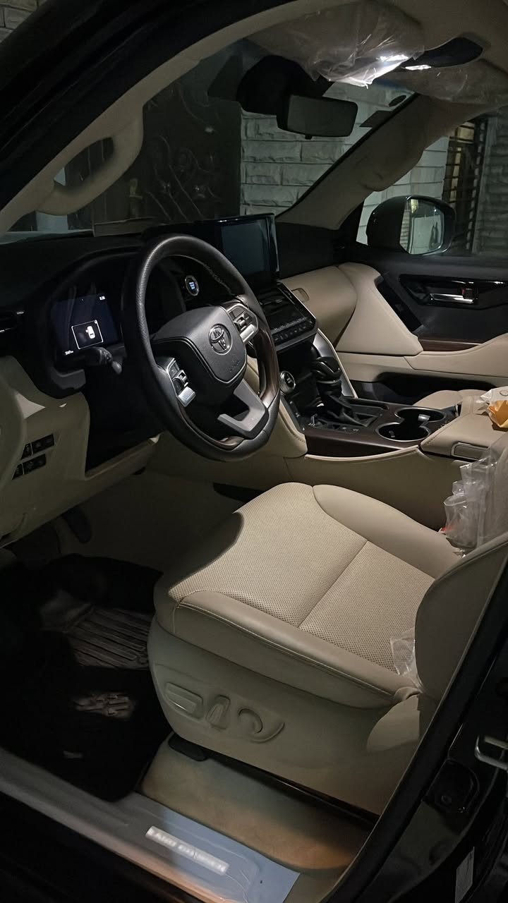 السلام عليكم عندي لندكروز ساز2025 ماشيه 2000 زيرو مغلفه BBfموجوده بغداد الغدير  سياره  GXRسياره sبلاك ادشن ***********
