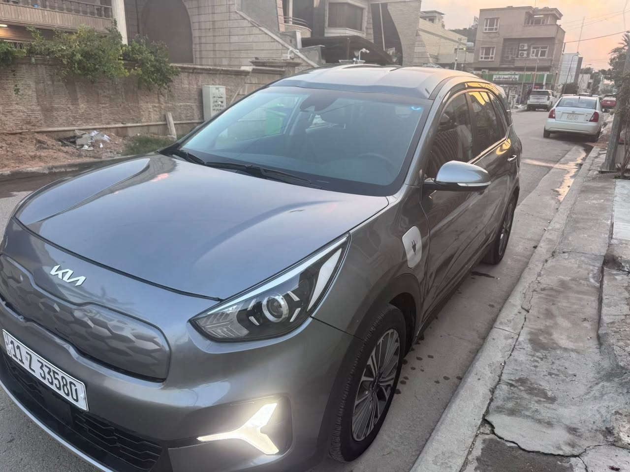 سلام عليكم للبيع او امراوس حسب القناعا كيا نيرو ستيشن موديل ٢٣ فول مواصفات عده لفتحا ٣قطع بيه للستفسار ***********.    بيه مكانات صبغ اني نطيه حزام   سعر مطلوب 
١١٨ ورقه. سياره اي نقص مابيه سياره بسمي.  موجوده سياره  بغداد الحريه.
