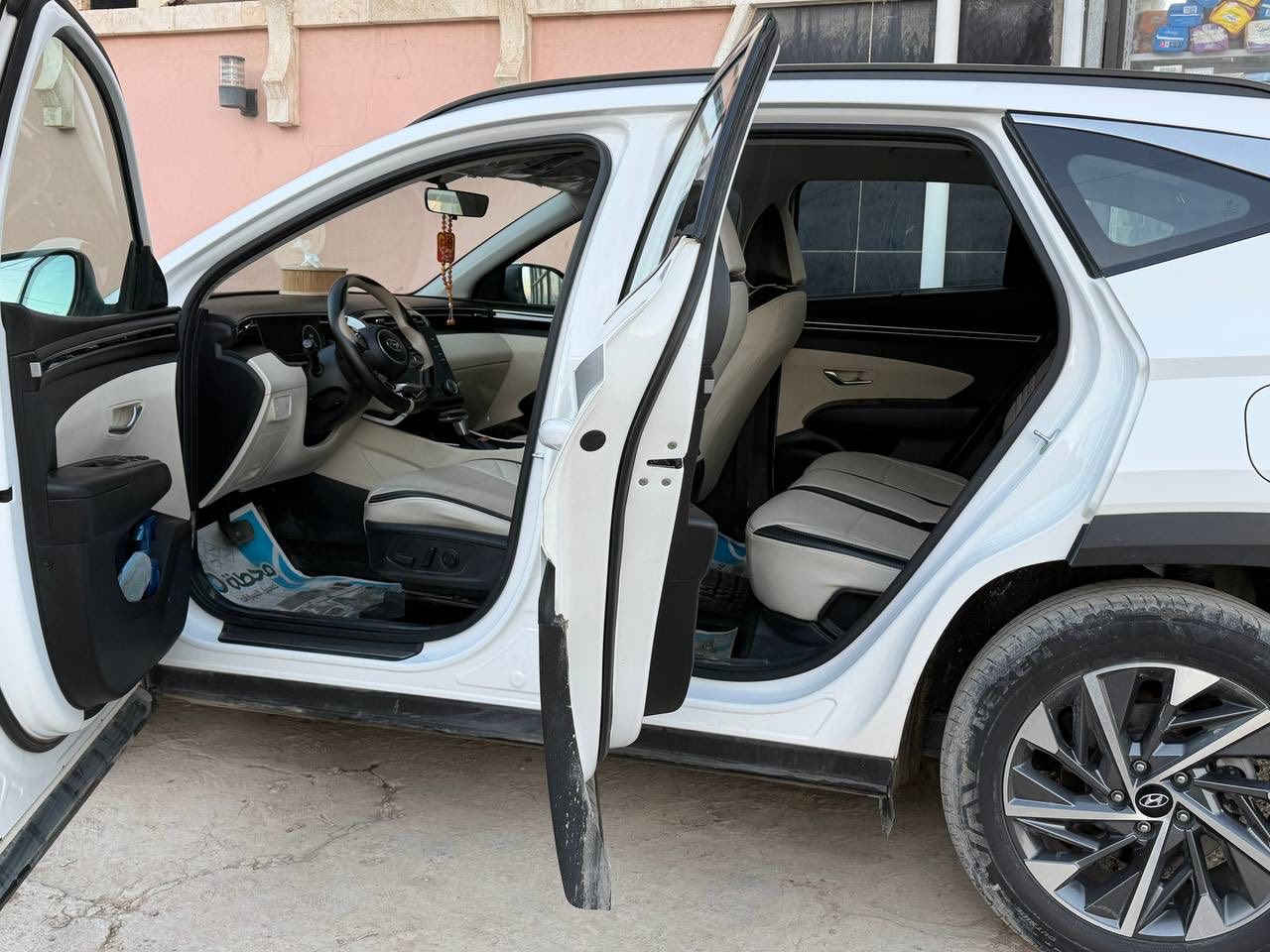 توسان 2023 كفاله سياره ماعده خدوش كلش بسيطه داخل جلد بلادي سحب شركه
سياره ماشيه ٥٠ 
للاستفسار اكثر ‭٠٧٧١ ٨٩٩ ٠٣٥٤‬

اني مكلف بلنشر 👍🏻🩷
