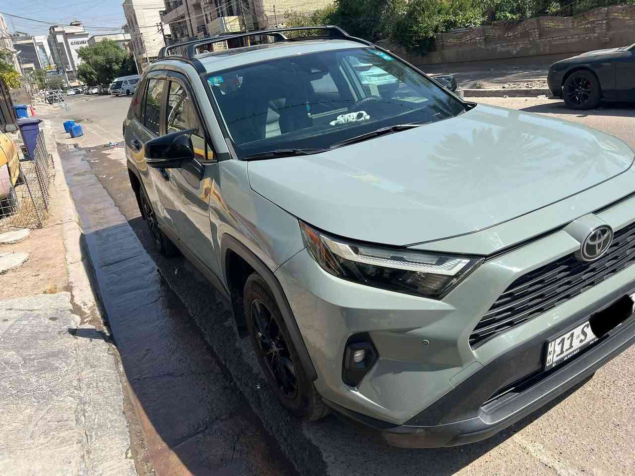 راف فور موديل 2022 بانزين
رقم بغداد xle الون اسمنتي المقاعد جلد 
ثلاث مودات قيادة فتحة سقف جام كهرباء اوتو
باب الصندوق كهرباء
 تبديل دعامية وجاملغ ايمن
الصبغ دعامية وجاملغ ايمن وباب امامي ايمن
 حادثها سطحي مابيها لا لغد ولا شاصي ايرباكات كلها سليمه مثل ما موظح بالصور
 رادار امامي وجانبي
 تخم تاير جديد ويل حجم 18
بيها بارد صغير بالباب مال صندوك
 كهربائيات كلها سليمة
 صدر جديد امامي خلفي
 تبريد قطعتين ثلج مال شركة
 اشاير بالمري الجانبيه
 بروجكتر امامي
 ما تحتاج مصرف نهائي
عدا الرادار الأمامي نقص فقط
 رقم السيارة بغداد باسمي تحويل ثاني يوم
 عداد المسافة 60000كيلوا متر قابل للزيادة 
 السعر المطلوب235 ورقة
 ابيع شرط السونار والتحويل
مكان السيارة بغداد
 للاستفسار الاتصال على *********** لان ما متواجد على الانترنت
شباب رجاء الي معجبة السعر لا يعلق تعليق سلبي واني جدا ممنون منكم ولتفهمكم
