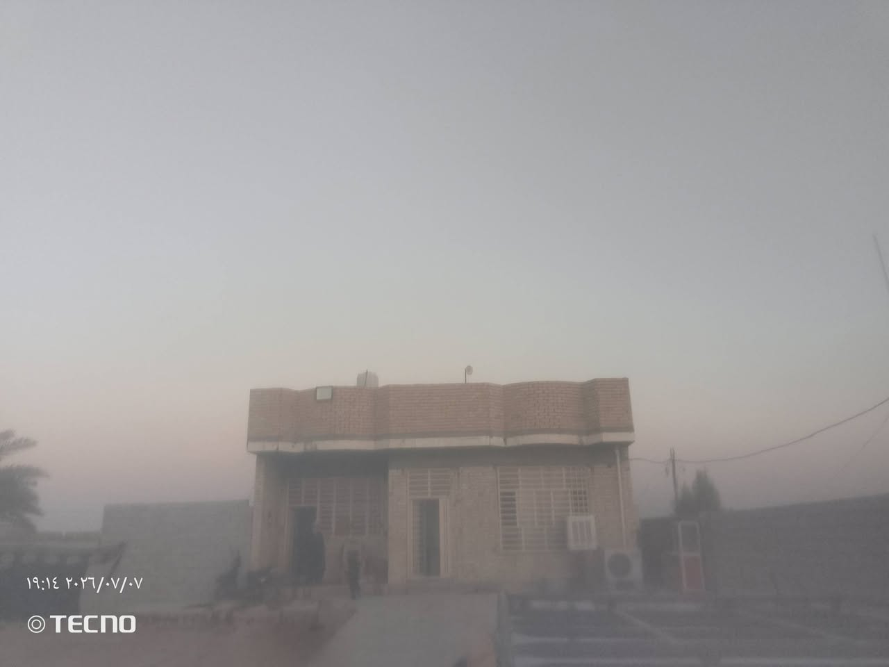 السلام عليكم دونمين للبيع تحتوي عله تلث دور عنوان جسر الفرنسي قريت العوادل قرب المدارس ***********
