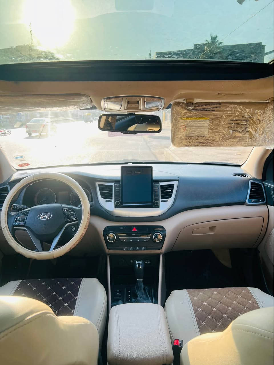 توكسان موديل ٢٠١٨
فول مواصفات پانوراما__كوشن كاربا 
ماشي ١١٢ الف حقيقي 
شبر بونت تكحيل كارت ___٤اصابع بارد جاملخ وراء 
محرك دووش تنفس تبيعي. شرط مامفتوع
سعر جه وه سوك   ١٧٩  مجال قليل 
***********__مكان اربيل أربيل, العراق
