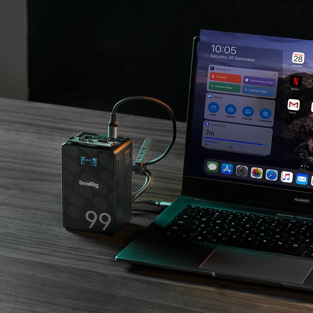 بطارية  SmallRig VB99 SE mini V Mount Battery، وهي بطارية مدمجة ومحمولة مصممة لتشغيل الكاميرات الاحترافية، 

السعة والطاقة: تأتي بسعة 98.87 واط/ساعة (6800 مللي أمبير)، مما يجعلها متوافقة مع معايير الطيران المدني وحملها في الحقائب اليدوية للطائرات
الشحن السريع: تدعم الشحن السريع ثنائي الاتجاه بقوة 65 واط عبر منفذ USB-C، حيث يمكن شحنها بالكامل في غضون 2.5 إلى 3 ساعات.

المنافذ المتاحة: تحتوي على مجموعة منافذ متنوعة تشمل:منفذ USB-C (إدخال وإخراج)منفذ USB-Aمنفذ D-Tapمنفذ طاقة مستمر DC بجهد 8 فولتمنفذ طاقة مستمر DC بجهد 12 فولت

الشاشة الإيضاحية: مزودة بشاشة OLED ذكية تعرض نسبة البطارية المتبقية وحالة الطاقة الحالية في الوقت الفعلي.

السعر 105 الف ثابت السعر 

نصف سعر الوكاله 

اخوان الي موصيني اعتذر منكم والله المحاثات راحت مني اذا تشوف المنشور كلي وتدلل


**إذا كنت صاحب هذا الإعلان وتريد حذفه لأي سبب، رجاءا أرسل رسالة إلى الدعم الفني**