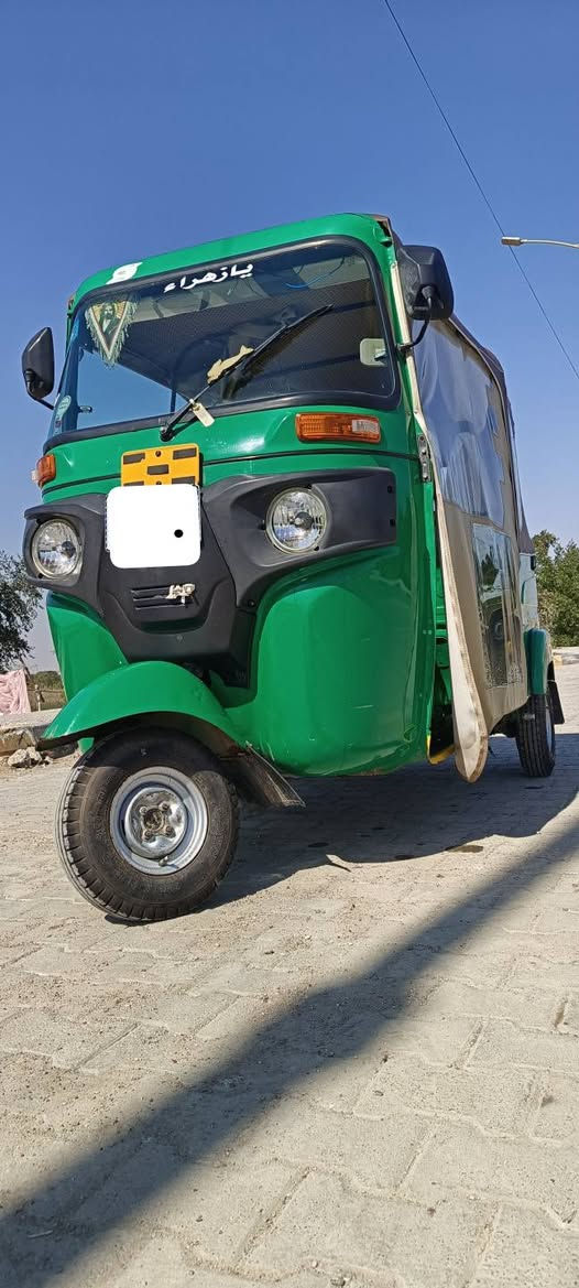 السلام عليكم تكتك للبيع موديل 22 رقم واسط لوحات انكليزي وهزه جاهزه ب اسمي مداور ثاني يوم كفاله عامه السعر خاص الاستفسار ع الرقم *********** المكان واسط الكوت مركز مدينه
