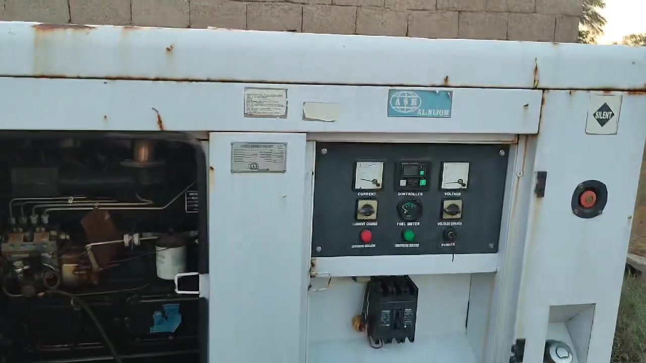 لدينا مولد كاتم الصوت للبيع أربعة بستم مستعمل للاستفسار الاتصال بالرقم ***********والسعر مغري جدا

