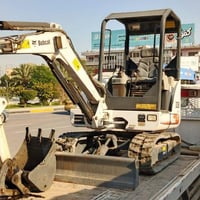 حفارة بوبكات موديل 2010 زيرو مشتغله 23 دقيقة محرك 3 سلندر مكان بغداد ر...
