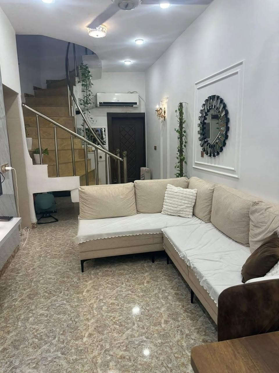 🔶دار  زراعي للبيع 🏡

دار زراعي مضمون ومسجل بالطابو🏠

المساحة:100متر والواجهة 5 متر  📍

يتكون من طابق اول  (استقبال ومطبخ وغرفه نوم وصحيات وحديقة وكراج و درج داخلي )📍

طابق ثاني (غرفه نوم فقط )

العنوان: قرب من مول حجي زياد وخلف إذاعة  الرشيد 📍

💵السعر ع الاتصال 💵

موقع   المكتب كركوك حي الواسطي 
سايدين العمارة الخضره مقابل شقق الغاز               ومجاور دكتورة سلوى البياتي 
 🏦مكتب سُلطان العقار 🏦 
 بأدراة أستاذ سيف 
 للأتصال ***********
✅نستقبل جميع عروضاتكم السكنيه والتجاريه في كركوك 💯والترويج لها عبر الصفحه الخاصة بالمكتب
للأستثمار والتطوير العقاري  معنا نحو الأفضل المكتب مجاز من غرفة تجارة ونتعامل بأشراف قانوني
