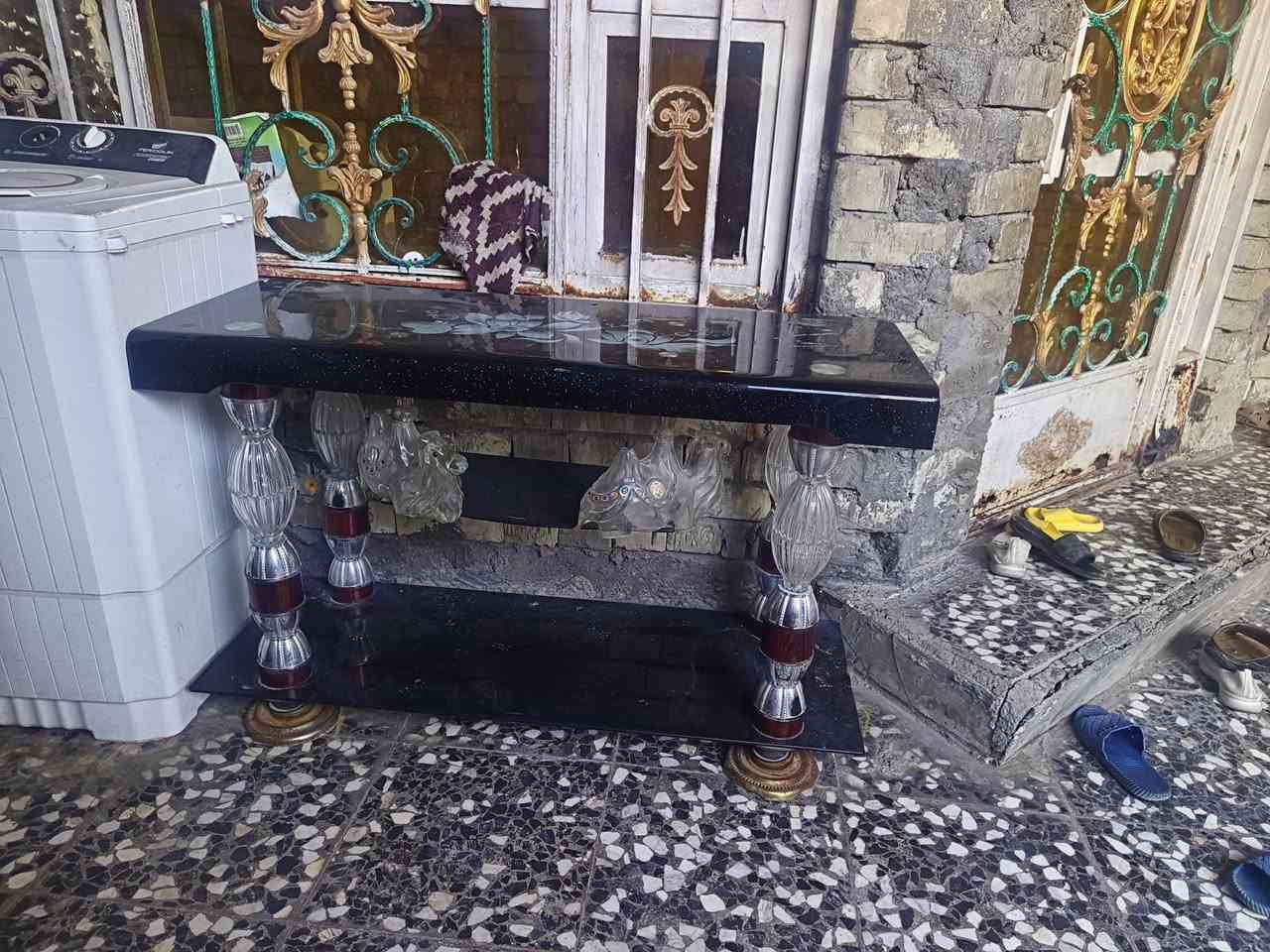 السلام عليكم ميز بلازمة للبيع السعر 35 الف مكاني الرئاسة شارع 20 قرب صيدلية ابن البيطار *********** يوجد واتساب
