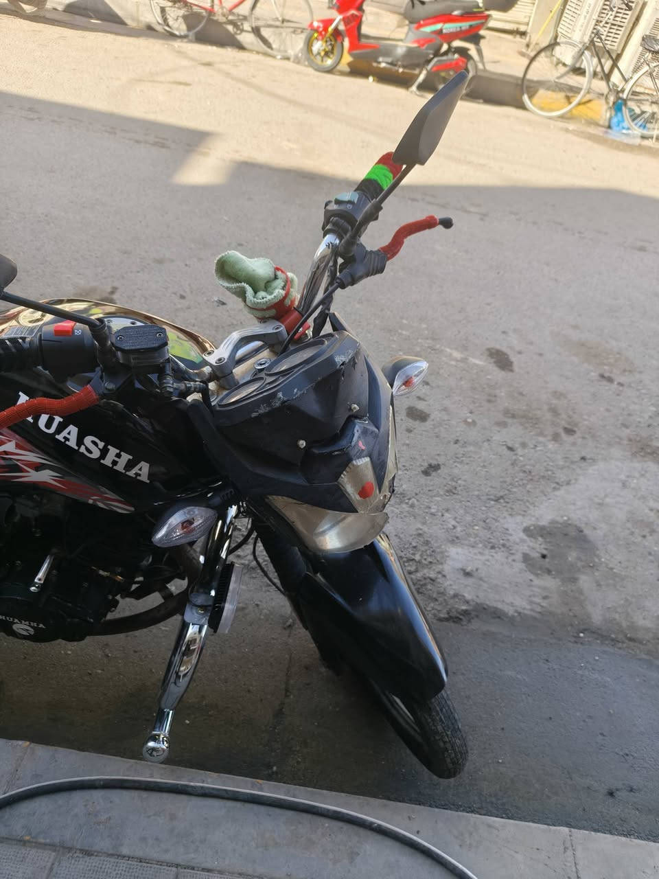 ‏دراجه هيومه
‏موديل 19 
‏دراجه نضيفه فقط جامه مال لايت مكسور 
‏كهربياة كله شغاله و نضيفه 
‏محرك 200 
‏عنوان الكرمة سعر 650 
‏
‏***********
