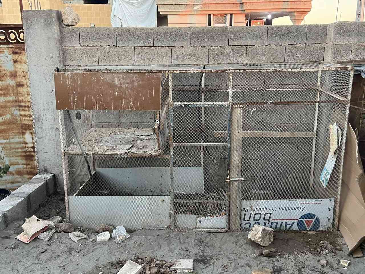 اعادة النشر بسبب الوعود الكاذبه
قفص حديد طول مترين ونص وعرض 80 وأرتفاع متر ونص 
يرهم قفص لدجاج ويرهم للحمام ويرهم لطيور الزينه 
المكان راوه 
للاستفسار الاتصال على الرقم ***********
