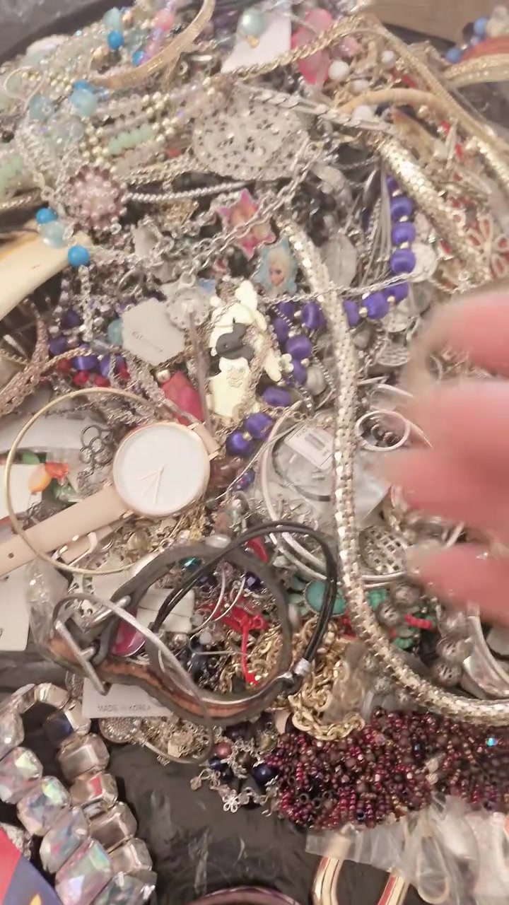 سلام عليكم عندي هاي شلعه باله كندي وامريكي مابيهم تلف قطع كلش حلوه بيه فو ال٢٠٠ قطعه وزنه ٨كيلو ب٧٥مع توصيل والله بلاش القطع البيه تجنن


**إذا كنت صاحب هذا الإعلان وتريد حذفه لأي سبب، رجاءا أرسل رسالة إلى الدعم الفني**