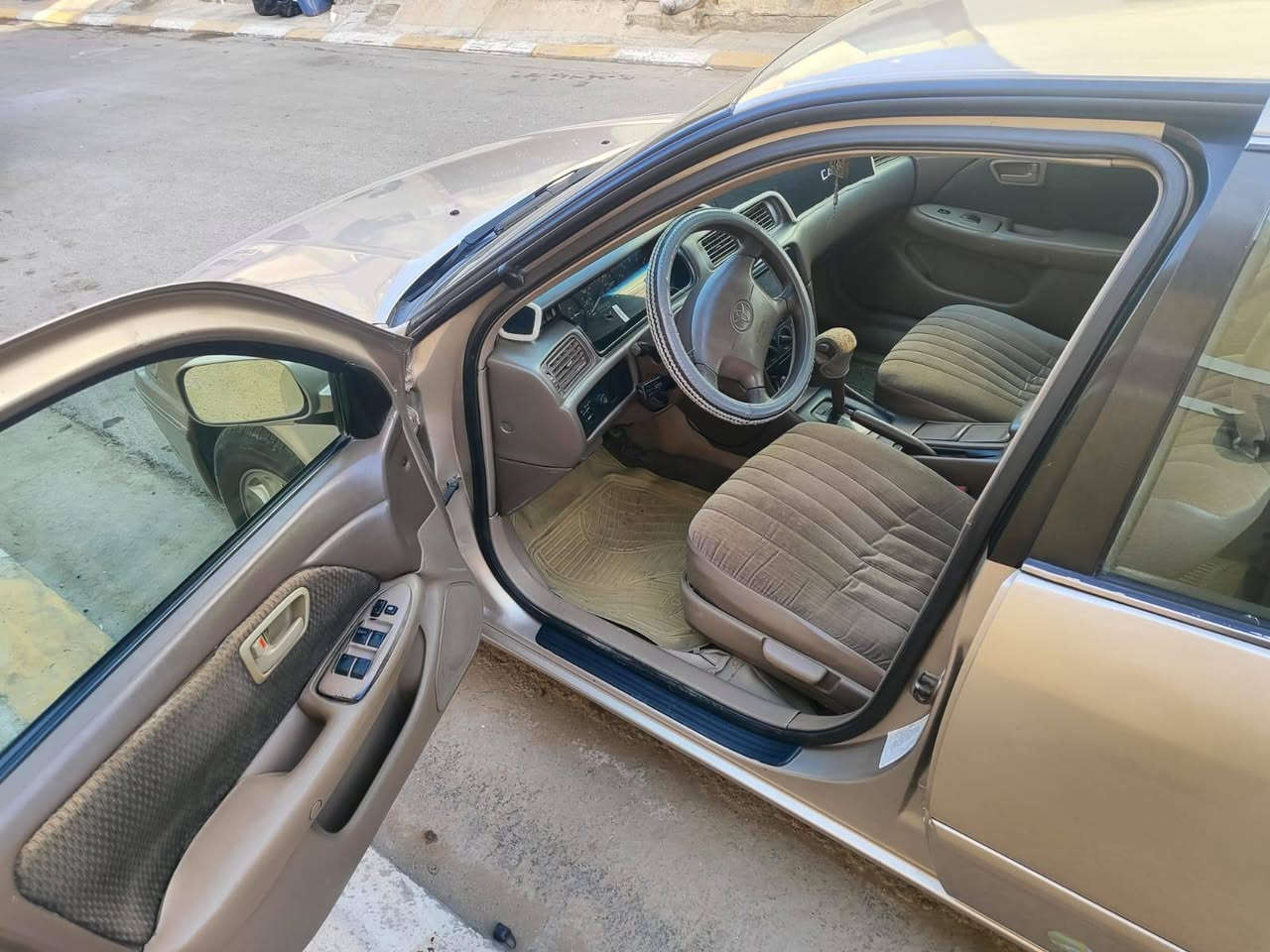 السلام عليكم اخوتي كامري موديل 2001 للبيع مكينه وكير خير من الله وارد امريكي لون ذهبي السياره جديده بمعنه الكلمه مال جناي 
مكينة 2200ابوالكف تبريد خير من الله 
رقم بغداد باسمي تحويل مباشر
العنوان الفلوجه 
السعر 88ورقه بيه مجال بسيط 
رقم الهاتف ***********
