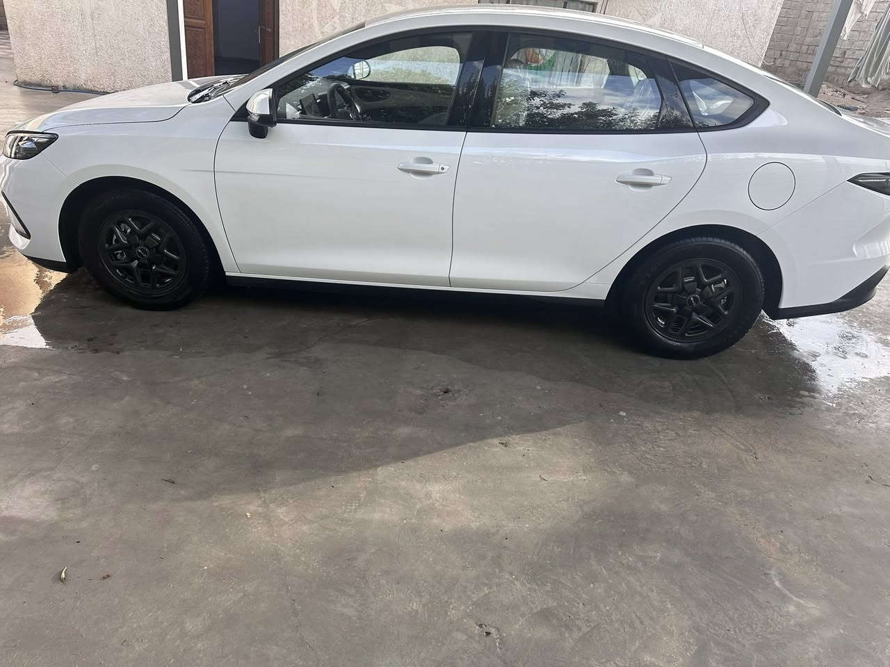 للبيع سيل 5 BYD Seal للييع
لون بيض 🤍

*2025

داخل ابيض جلد👍

كامل الملحقات شاحنة اصلية سريعة + بصمة + كارت + فوم طوارئ + كاعيات وماسحات اصلية علية 

شاشة بلادية منزل كل البرامج عليها 👍

تفويله تمشيك 2100km

رقم بغداد جديد بسمي تحويل ثاني يوم 

العنوان بغداد 

السعر 18.600 مليون

الاتصال على الرقم 

‭0772 188 0066‬
