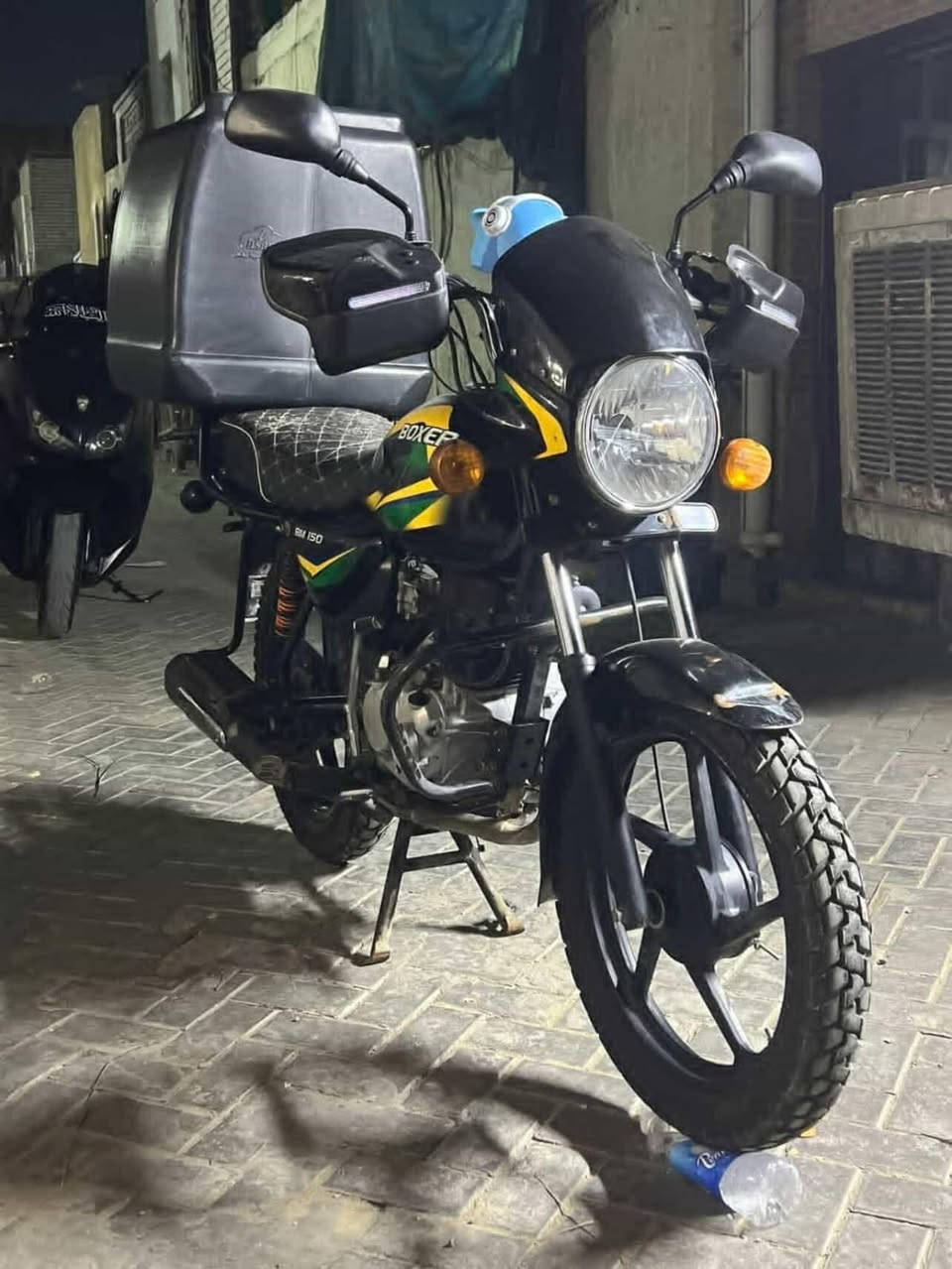 سلام عليكم دراجة بوكسر موديل 2022 مرقم بغداد دراجة نضيفة رايدهة 1800 هاذ رقمي ***********
