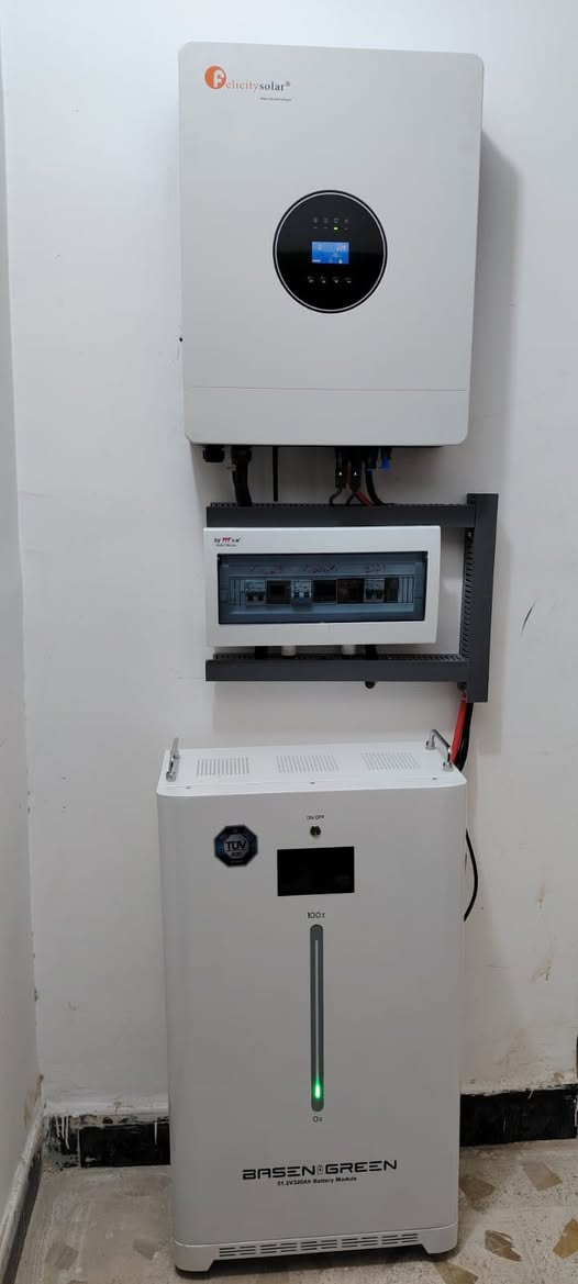 #سـامـراء
🟠تم وبعون الله تنصيب منظومة في مدينة سـامـراء🟠
16 أمبير نهاري ..16 أمبير ليلي. 
تتألف المنظومة من 
1⃣. لوح من ماركة لونجي 615 واط وجهين بعدد 8 لوح وبضمان 15 سنة.
2⃣.. بطارية BASEEN GREEN العالمية بسعة 16.38كيلو واط  وبعدد دورات شحن أكثر من 8000 دورة وبضمان 10 سنوات .
3⃣. إنفيرتر من ماركة Felicity بسعة 8 كيلو واط قابل للتطوير ثنائي المدخل بضمان 2 سنة.
4⃣. بوردات حماية متكاملة AC...DC.
5⃣. الشد باستخدام الحديد 2⃣ ملم المغلون ZAM  الغير قابل للصدأ بأستخدام البراغي والكلامب.
كما وتتوفر لدينا منظومات
بضمان استبدال لمدة 1⃣0⃣ سنوات للانفيرتر والبطارية 
🟠 للأستفسار الأتصال بأرقام المكتب 🟠
 ***********
***********
#سـامـراء_حـولـي_الـخـضـراء
#ملاحظة الأسعار مختلفة بسبب خربطة السوق
