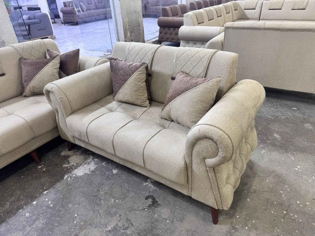 كله بلوك اسود بلاويد سمك ١٦ خالي من ال ان دي اف
سفنج مضغوط مميز أول اكسترا طبي
قماشه كتان ناعم..  ..
كل واحد ١٠ مقاعد طول ٧متر وربع  لون بيجي ولون نسكافي ولون رصاصي كورنر  تجي بيه قنفه مفصوله و١٠ كوشات استفسار *********** متوفر واتساب أو مراسله الخاص
