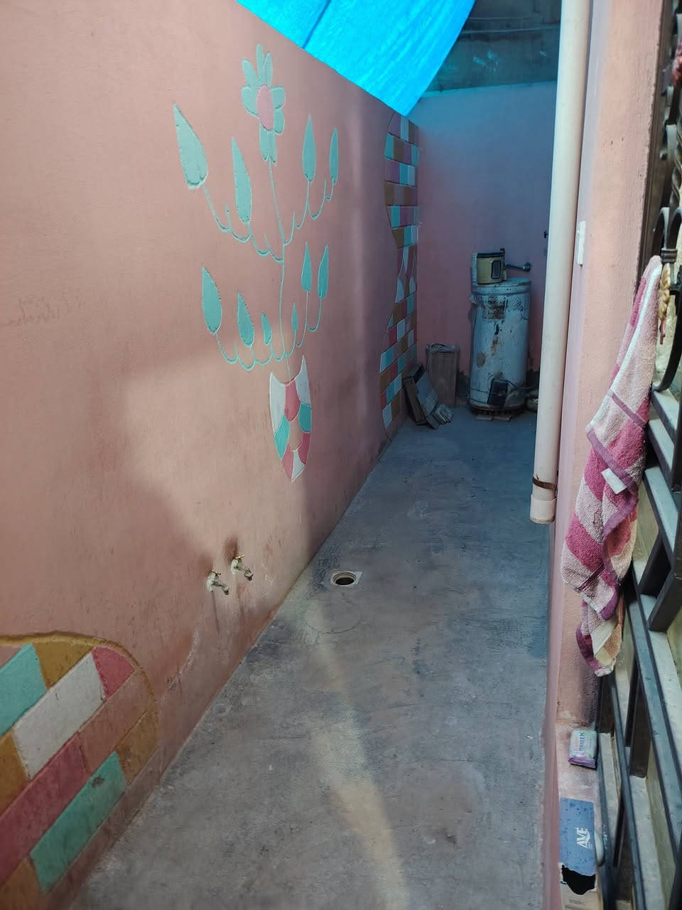 سلام عليكم بيت للايجار العنوان بعقوبة التحرير البستان الخشالي  مساحة البيت 108..مكون من غرفة نوم +استقبال +صالة +صحيان +كراج +منور +مطبخ  للاستفسار  اتصال علة الرقم ***********
