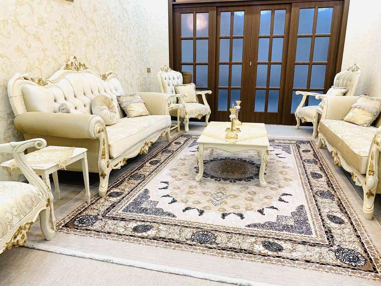 تاقمێک قەنەفەی کلاسیکی تورکی زۆر زۆر تازە و کەم بەکار هاتوو ماوەیەکی کەمە کڕدراوە بۆ فرۆشتن لەگەل تاقمێک تەپڵەک و مێزی ناوەڕاست و پەردەکەی  هەموی زۆر جوان و 
تازەن وەک لۆک وان  

شوێن سلێمانی


**إذا كنت صاحب هذا الإعلان وتريد حذفه لأي سبب، رجاءا أرسل رسالة إلى الدعم الفني**