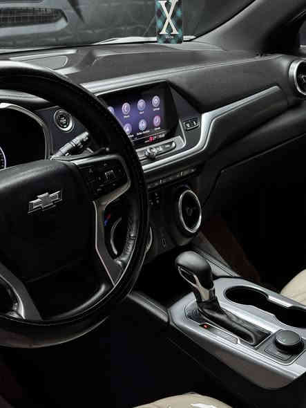 بلايزر 2021/اربعه سلندر 2500 تنفس 
طبيعي LT1
•  مقاعد جلد /مقعد سايق كهرباء
•  أربعه أبواب بصمه
•  اشاير بالمري مع نقطه عمياء
•  جنطه كهرباء شفط
•  تبريد قطعتين
•  أربعه انظمه قياده
ماشيه46 الف  
حادث جانبي / باب وجامخ سايق
سنويه جديده /رقم اربيل 
للاستفسار /***********
