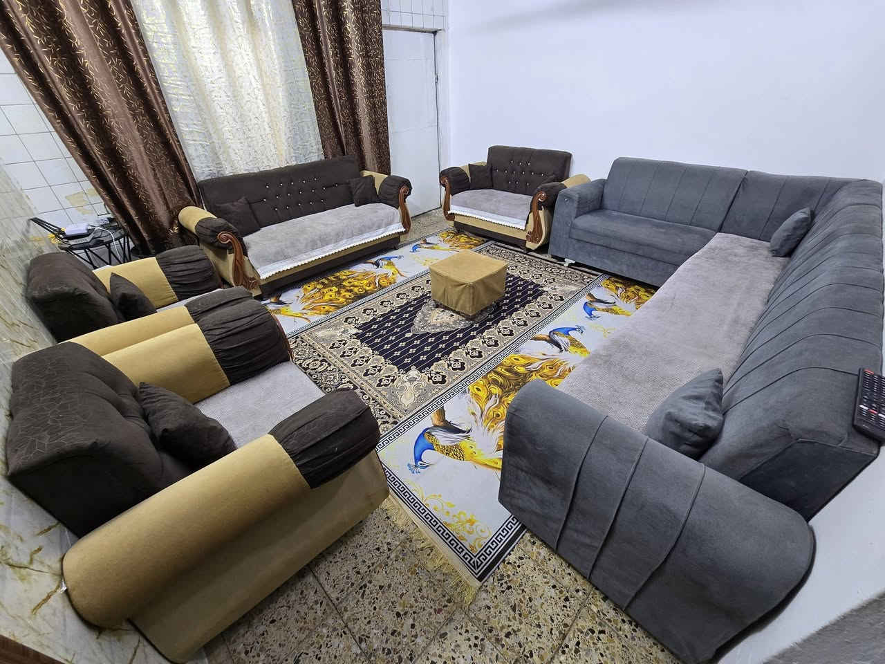 السلام عليكم تخمين للبيع بسعر مناسب هنا ومفرشهن بس لمفرش سعره ب٥٠ ماخذته وحده ثنينهن ب300 ***********
