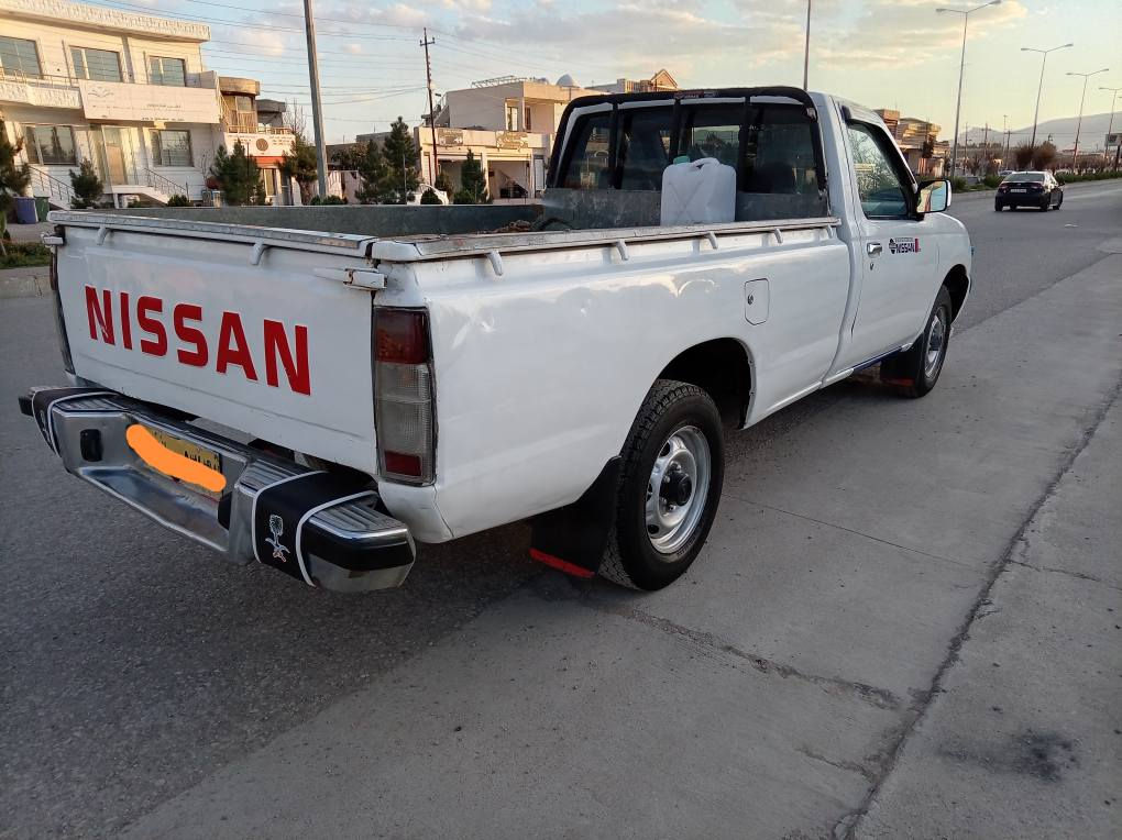 نیسان مۆدیل 2001ی کوێرئاڕمی پلاستیکی هە ولێر ئاڕموئە وە لیاتوخە رامە بە شە رت گێڕو مە کینە و ئە کسل بە شە رتی 10فیتە رهە موگییانی بە شە رت پێشی وە ک شە ریکە وایە سعری 76وە رە قە و تۆزێک مە عامە لە ئە گە رمشتە ری نیت سە رمان مە یە شێنە *********** دار بنديهكان, السليمانية
