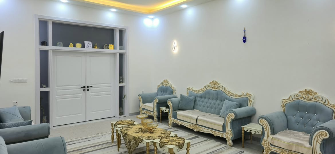 السلام عليكم بيت مساحة ٤٤٠ م باب بغداد قرب فندق البارون شارع السيدة زينب الطابق الارضي يتكون من حديقة استقبال صالة غرفين صحيات عدد ثنين مطبخ حار وبارد اضافة الى مخزن 
الطابق الثاني غرفتين بنضام سويت و صالة وغرفتين قيد الانشاء مجموعة صحيات (علما البيت بناء حديث بنا في سنة ٢٠٢٥ )
للاستفسار اتصال على هذا الرقم***********
