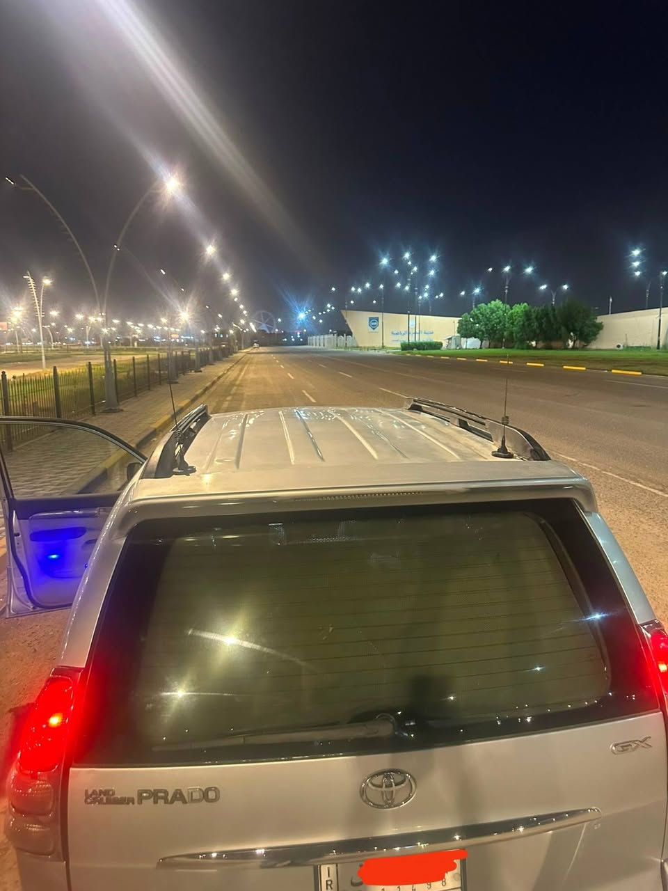 برادو ٢٠٠٥ للبيع سياره جاهزه ونظيفه ٧ راكب مكينه ٤ سلندر وارد خليجي بيها بارد زغير موضح بالصور يم البك لايت الخلفي  وبيها طلقه بالقماره ما عابره كذالك موضحه بيها رشات اثر جراد بدون قطرت معجون ( ابيع عام ) السياره جاهزه تبريد ٣ قطع راعيها طالب تحويل رقم الماني بصره . السعر شده (١٠٠) ورقه وبيها مجال بسيط . رقم الهاتف . ( ***********) ( ***********)
