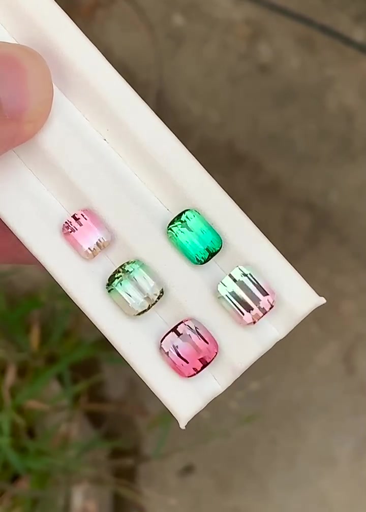 Very Beautiful Top quality Natural Bicolour Tourmaline 
The quality and colour is best 
18.25 carats Total 
1: 4.80* carats 
Dimension:9.64*8.30* 6.92*
2: 3.95 carats 
Dimension:9.08* 9.11* 6.32*
3: 3.65 carats 
Dimension:9.30* 8.41* 6.36*
4: 3.40 carats 
Dimension:9.90* 7.00* 6.07*
5: 2.45 carats
Dimension 8.22* 6.39* 5.37*
Clarity:Eye clean 
Origin:Afghanistan 
Price:Dm thank you 
#viralreelschallenge  #viralreels  #fyp  #trend #tourmaline  #ruby  #stylish


**إذا كنت صاحب هذا الإعلان وتريد حذفه لأي سبب، رجاءا أرسل رسالة إلى الدعم الفني**