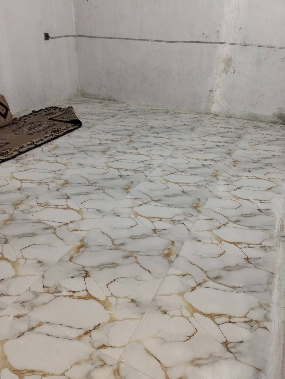 بيت لبيع مساحة 100 سديناويه قرب مركز الشرطه سديناويه سعر 55بيت نضيف فارغ***********
ون

