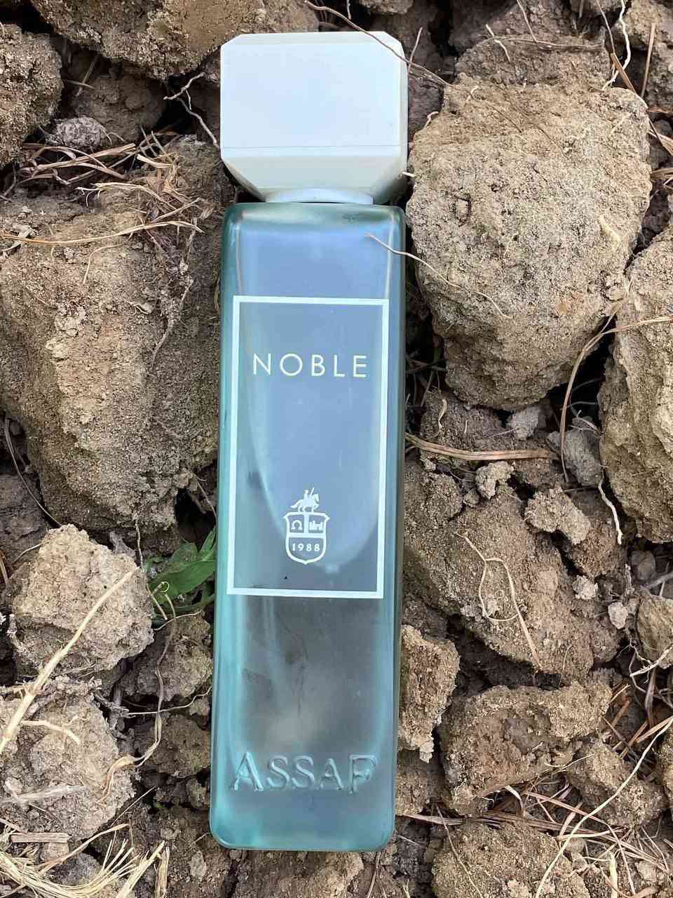 .
عطر أنثوي ناعم يجمع بين الانتعاش والدفء بطريقة راقية ✨

🔹 المقدمة: زهرة البرتقال 🍊
🔹 قلب العطر: ياسمين & بنفسج 🌸💜
🔹 لمسة حلوة: لوز حلو 🍬
🔹 القاعدة: خشب الصندل & مسك 🤍🌿

رائحة زهرية دافئة، أنيقة ومناسبة للاستخدام اليومي والمناسبات 💕
يثبت ويترك أثر ناعم وجذاب 🌷
المنشأ السعودية الأصلي 🇸🇦 
الحجم 200ml Colombo, Sri Lanka


**إذا كنت صاحب هذا الإعلان وتريد حذفه لأي سبب، رجاءا أرسل رسالة إلى الدعم الفني**