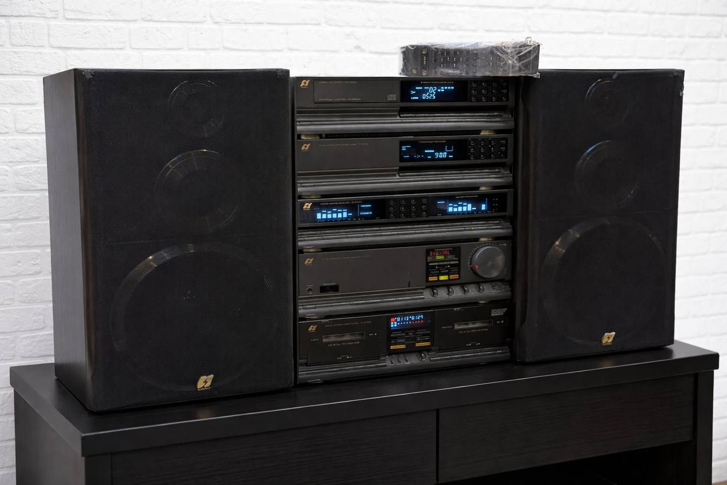 Sansui 700xd
مع الريموت مع جميع الملحقات
للحجز ***********
