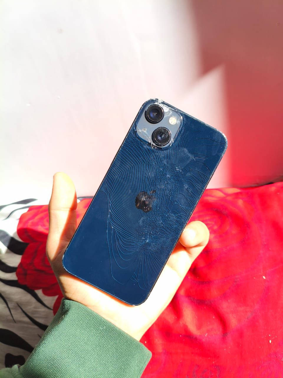 ايفون 13
ايفون 13 عادي
بطارية 88
ذاكرة 128
ظهر مكسوور فقط 
الجهاز بلادي وعل فحص كامل ملحقات 
وتر 
سعر 360 
***********
