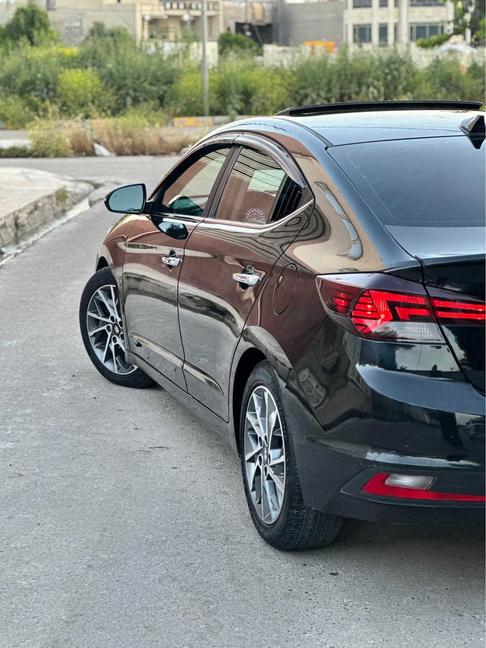 Hyundai Elantra 2020
فول فول مواسفات sel بلص 
فتحة سقف
شاشة كبير و كاميرة
رادار امامي وخلفي وصفايح 360 درجة
بصمة بيبان
كشن جلد 
تدفئة كشنات
ستيرن تدفئه 
تحديد مسار
قيادة ذاتية
sport+nurmal+smart درايق مود
لايتات زينون و ليد
تحكمات ستيرن
عدد سماعات 8 
حجيم محرك ٢٠٠٠ دوش مرغوب
بعد بيها هواي مواسفات
ماشية 77mi و قابل للزياده 
ملاحضة ضرر سيارة فقط تعديل بارد بقبق الصندوق و ملاحضات بسيطه بلبنيد
بدون معجون تبديل
بدون دواخل بدون لغود شواصي بدون ايرباك 
مكان سيارة موصل 
*********** واتساب 
سعر 135 و مجال قليل موصل, نينوى
