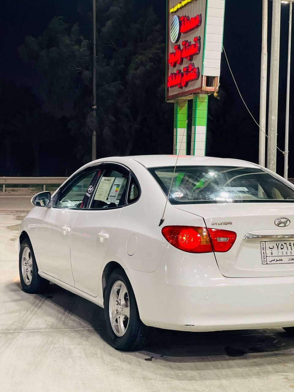 النترا موديل 2011 وارد خليجي محرك 1600 دوش ممتاز كير ممتاز حداديه جيده كهربائيات كلها شغاله وكلها بلاديه سياره تخم تاير جديد رقم بغداد داخل بيجي شاشه كبيره كاميرا خلفيه شاير بالمري  تبريد شغال تدفئه شغاله السياره يوجد بيها مكانات صبغ بدون حادث بدون دواخل  اني ابيع حزام السعر103 وبيها مجال الاستفسار على هذا الرقم *********** محمد العنوان بغداد الشعب
