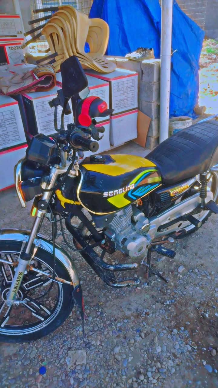 السلام عليكم دراجه البيع موديل 2022بلادية خمسه كير سيفان كامل مابيها اي نقص المكان بعقوبه التحرير الشراي يتصل ولبس يعامل اليشلع كلبي هاذا رقمي ***********
