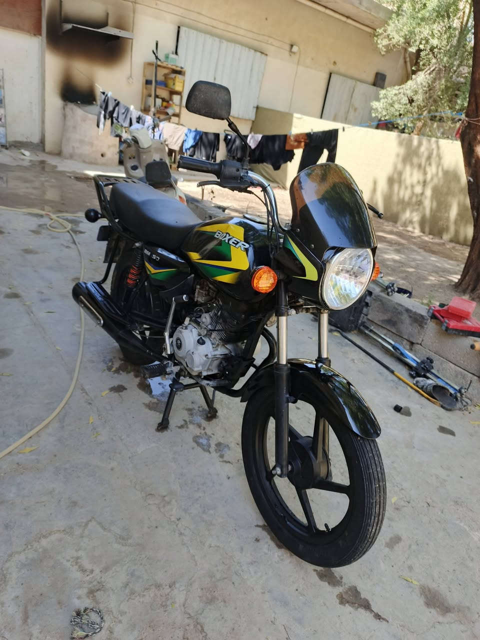 السلام عليكم دراجه بوكسر للبيع اوراق اصولي موديل 19 مكينه مكفوله دراجه خير من الله العنوان كربلاء رقمي ***********

