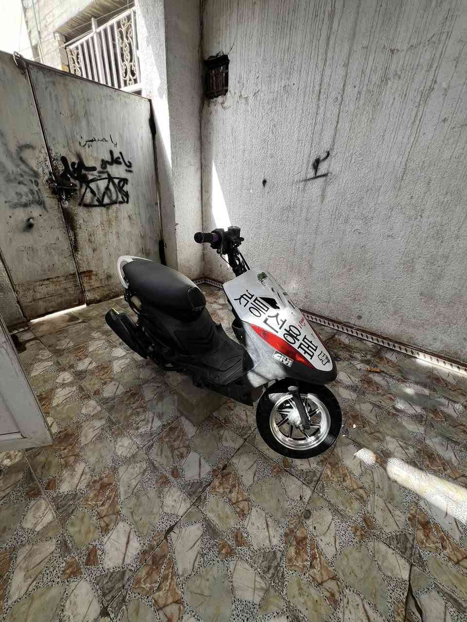 سلام عليكم عندي هاي لماكس كطعت ناريه وماعرف أسويها وعارضها للبيع  كفراتها كاملات من طول وأدراجه مزوده كلجات يدات قطره واكو هواي أشياء بعد سعرها ٣٩٠ وبيها مجال قليل مكاني بصره  الجزائر  تواصل ***********
