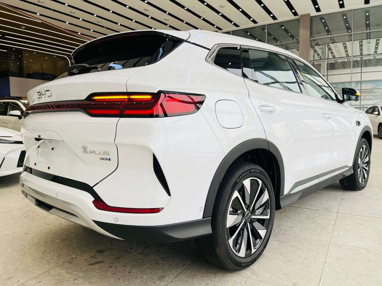 محبوبة الجماهير وصلت
تعلن شركة MIA لتجارة السيارات
وصول سونك بلاس الون الابيض 

مواصفات السيارة
‼️حجم البطارية 18.3 يمشي السيارة 120 كيلو بل الشحنة الوحدة
‼️كامرات محيطية وتجي ب13 كامرة
‼️حساسات امامية خلفية
‼️اوتو بارك
‼️كرسي كهربا جنطة كهربا
‼️بنوراما 

كله هذا وبسعر دمار السوك 🔥🔥31,250🔥🔥
العنوان بغداد-عويريج-مقابيل مخابر باب الاغا
للاتصال والاستفسار 
***********
