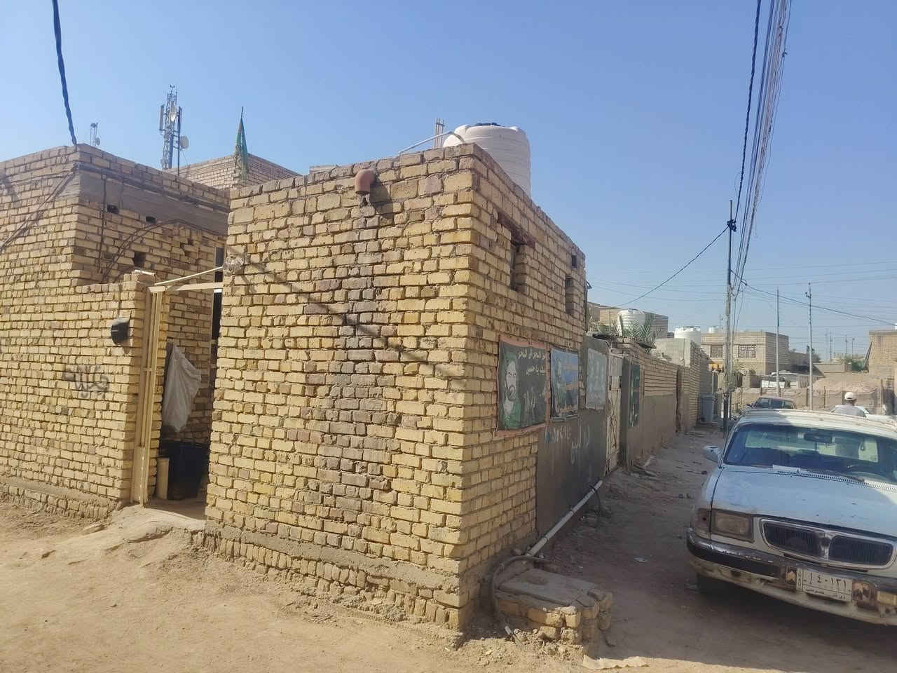 السلام عليكم بيت للبيع مساحه 220 على طريق الحسائيه ثالث بيت على الشارع العام مقابيل شارع الشهيد حمزه ***********
