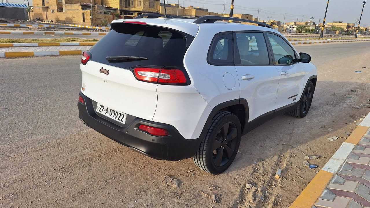 جيب بزون ابيض 2017 امريكي 
بيع او مراوس 
محرك 2400 / 4سلندر
رقم ذي قار انكليزي
ماشيه 140الف كيلو
فول مواصفات
شاشه كبيره
بصمه تشغيل
اشاير بلمري
سقف بانوراما 
كشن السائق كهرباء 
سايد بريك دكمه
إشارات تحذير 
جنطه شفط
تشغيل عن بعد
بصمه تشغيل
دخول ذكي
تبريد ثلج
السياره جديده وجاهزه 
دواخل نضيفه كلش بعده بريحه الشركه
كتلوكات الشركه موجوده
سياره مال جناي 
السعر 135وبي مجال
***********

