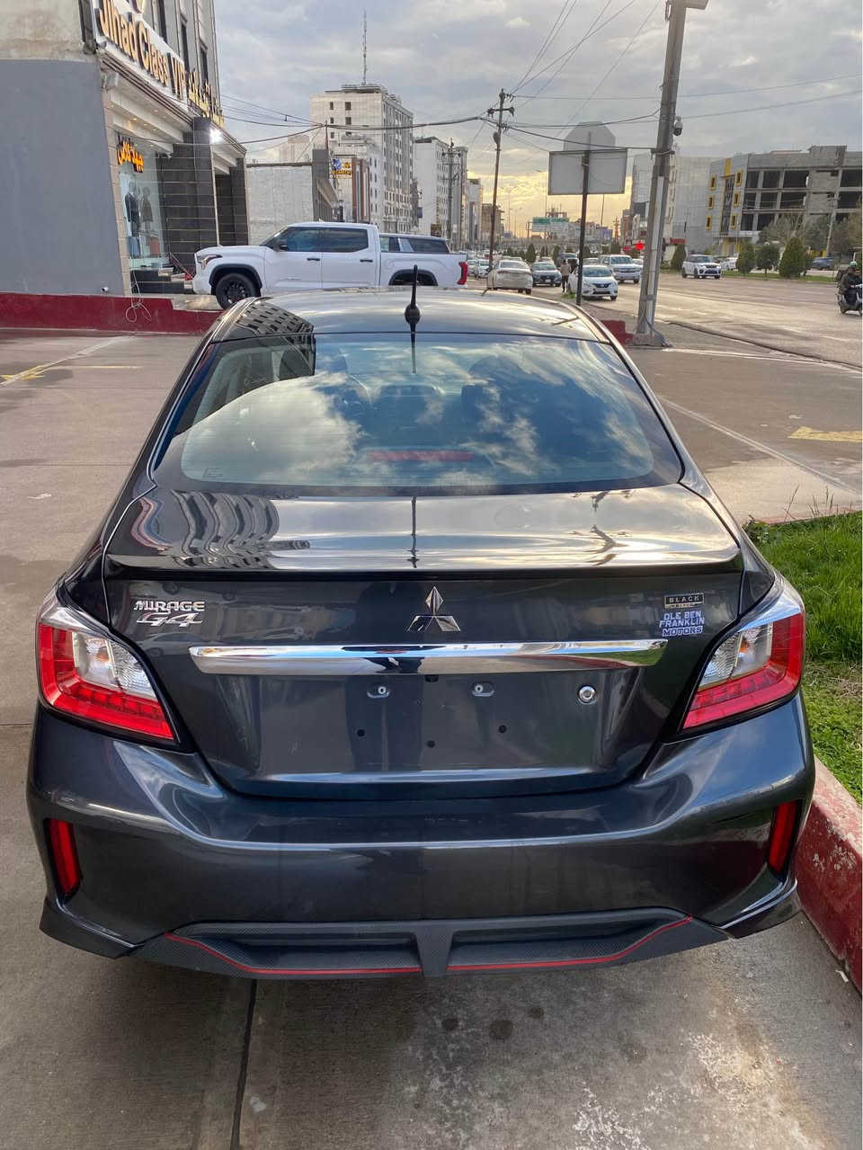 Mitsubishi Mirage 2024

ML32FUFJ8RHF05433
مواصفات…BLACK.EDITION.بلاك ئديشن

بي ليدران بي صبوغ ..بدون ضربة صبوغ.

بيشةوةي .حساس.رادار.خةتي چادة

ويل كروم.بلاد دوسة SPORT.سبورت
بالي سةر سندوق بلاد..دعامي. فايبةر كاربون .FEBR.KARBON

بشتةوة حاسة كاميرا 
شاشة گةورة. بلوتوث .كار پلةي. 

سكان فوليوم .تحديد.سرعة.خةتي جادة
جوار جام كاربا .كشن.ارباگ

رةقةمي. نةشكاوة .90.روژي.لةگةلة

شوين.هةولير.اربيل

***********

سعري.96..مجال
🫶🇱🇷 أربيل, العراق
