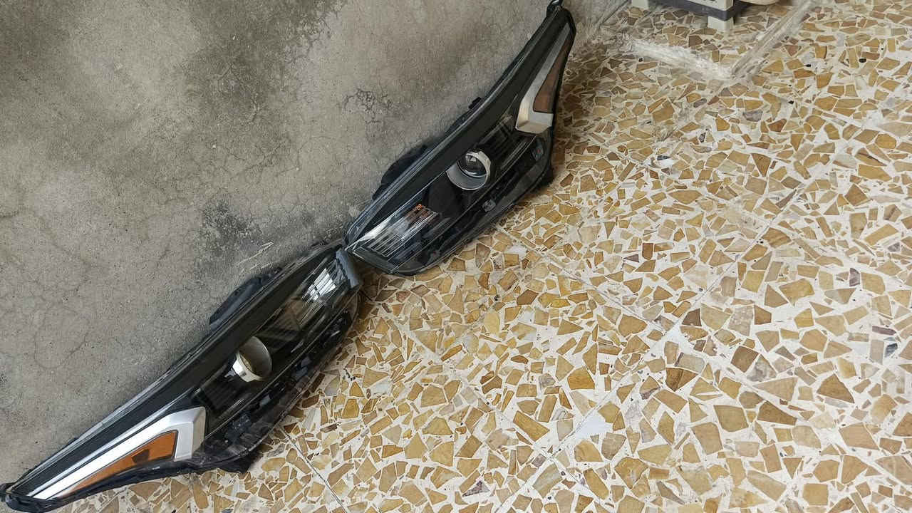 زوج لايتات مال فورتي جي تي لاين
أخو الجديد للبيع للتواصل رقم التلفون ***********
